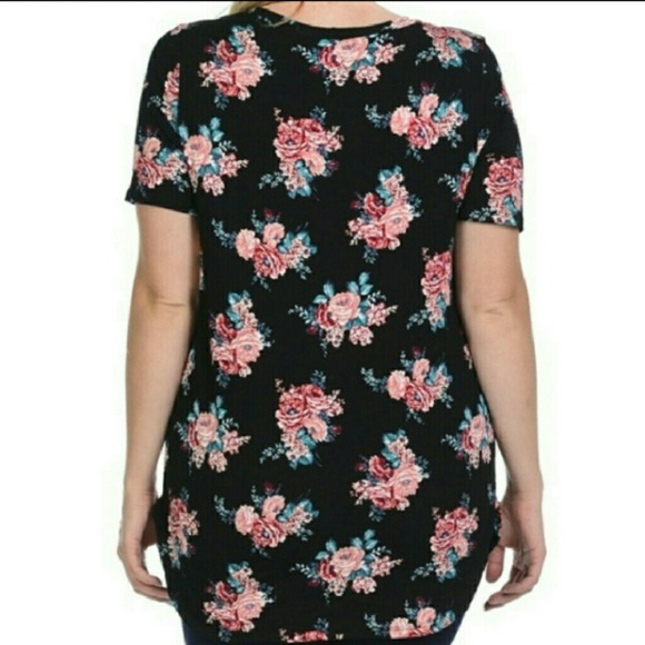 ➕ Crisscross Black Floral Print Top - Picture 2 of 3